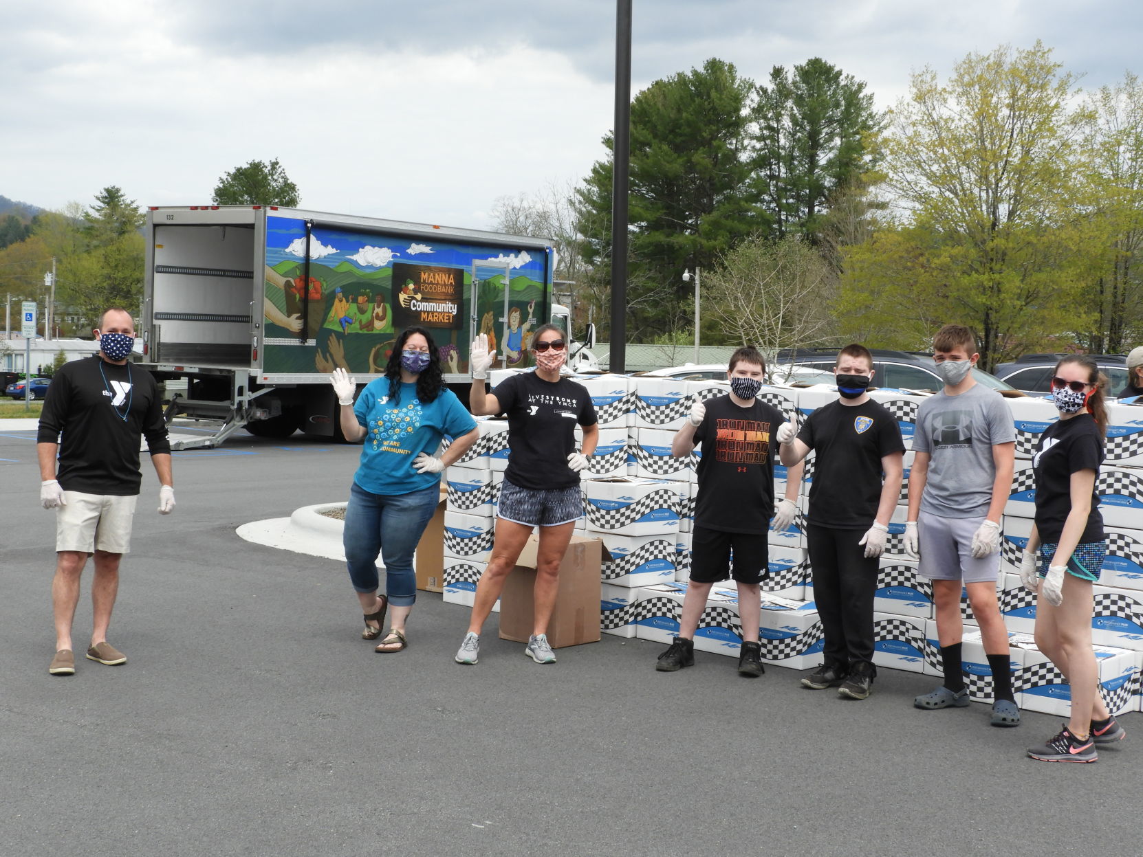 MANNA food distribution at the 'Dive-In'